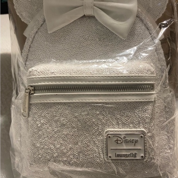Disney Loungefly white sequined backpack - Picture 4 of 7
